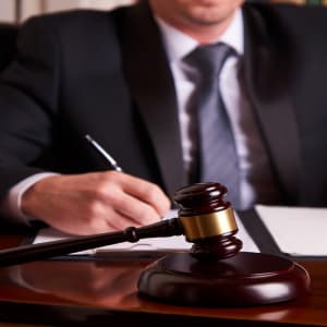 Изучите онлайн курс Юрист